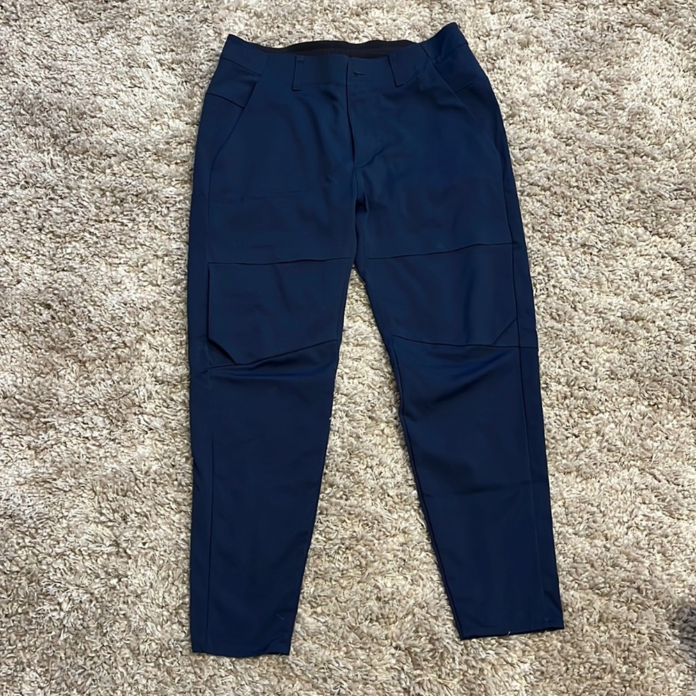 Lululemon six pocket golf pant cropped